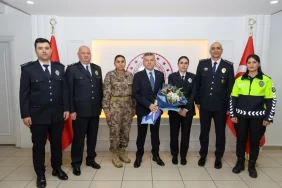 artvin-valisi-ergun-polis-teskilatini-kabul-etti-WEz1W4AP.webp.webp.webp